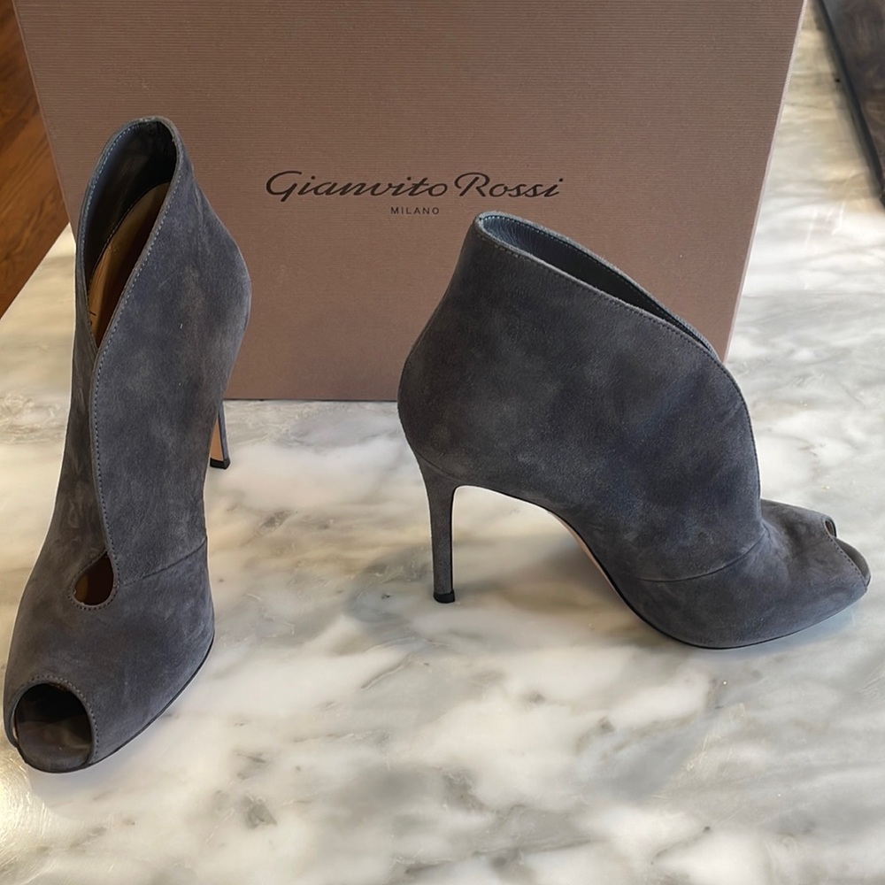 Gianvito Rossi open toe grey suede bootie